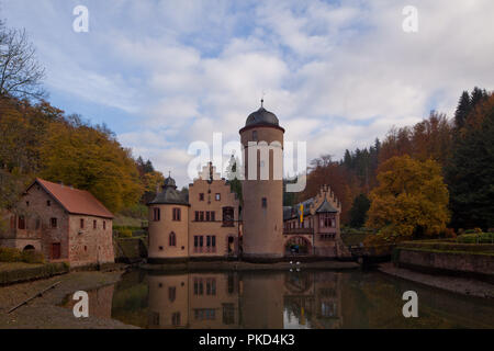 Herbstlicher Spessart bei Mespelbrunn Stockfoto