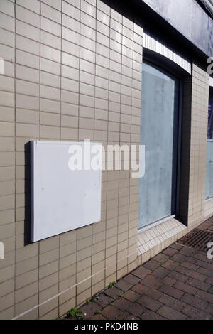 Geschlossen ATM in Ex bank Fenster ausgeblendet zu einem Nat West Bank geschlossen im Dinnington, South Yorkshire Stockfoto