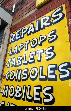 Nahaufnahme der Liste der Services unterzeichnen an einem englischen Computer Repair Shop Stockfoto