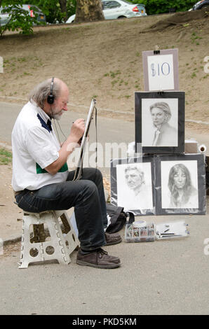 New York City, USA - Mai 05, 2015: Ein Künstler Verfasser Zeichnung Portraits in Central Park in Manhattan Stockfoto