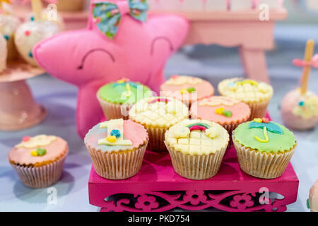 Tabelle für Kinder geburtstag eingerichtet. Stockfoto