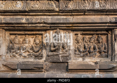 Relief panel, Candi Shiva Mahadeva, Prambanan Tempel Komplex, Yogyakarta, Java, Indonesien Stockfoto