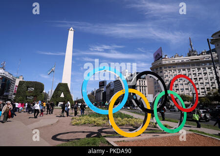 Buenos Aires Stadtbild mit dem Olympischen logo Feiert die kommenden Olympischen Jugendspiele 2018 in Argentinien Stockfoto