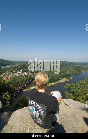 Ein Blick auf Harpers Ferry National Historical Park aus Maryland Höhen Wanderweg. Die historische Gemeinschaft, am Zusammenfluss des Potomac und Sie Stockfoto