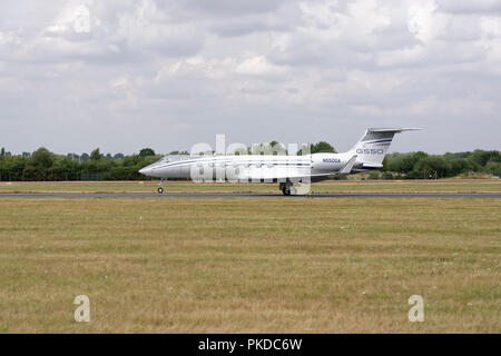 Gulfstream G550 Business Jet auf der Take off run RAF Fairford in Großbritannien, wo es in der RIAT Airshow beteiligt war abzuweichen. Stockfoto