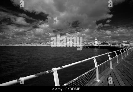 Clacton Pier an No1 Nordsee. Stockfoto