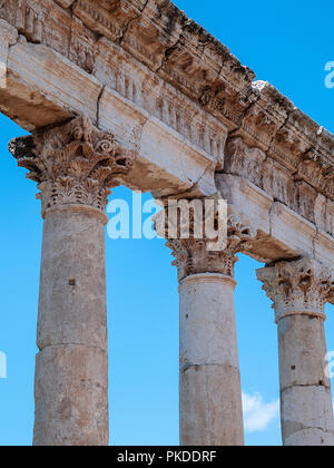 Apamea (auch bekannt als Afamia), der antiken griechischen und römischen Stadt. Der Standort ist in der Nähe von Qalaat al-Madiq, liegt etwa 60 km nordwestlich von Hama, Syrien Stockfoto