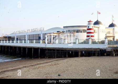 Clacton Pier an No1 Nordsee. Stockfoto