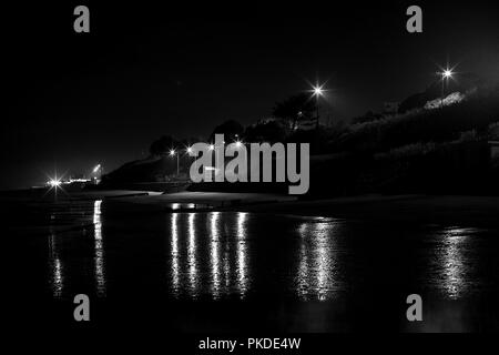 Die Promenade und den Strand Clacton-on-Sea in der Nacht. Stockfoto