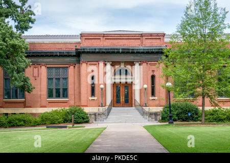 Athen, GA/USA Juni 5, 2018: Hochschule Banner und Emblem auf dem Campus der Universität von Georgia. Stockfoto