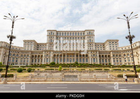 Der Palast des Parlaments, Haus der Republik, der zweitgrößten Verwaltungsgebäude in der Welt, Bukarest, Rumänien. Stockfoto