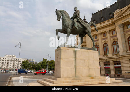 Die Reiterstatue von Carol I (von Florin Codre) auf Calea Victoriei in Bukarest, Rumänien. Stockfoto