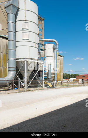 Blick auf ein Aufzug, eine agrarische Facility komplexe verwendet zu horten und Getreidespeicher Stockfoto