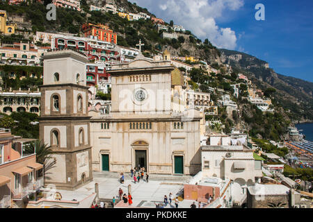 POSITANO, Italien - 9 September, 2018: die Kathedrale Santa Maria Assunta in Positano, Amalfi Küste, Italien Stockfoto