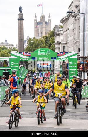 HSBC British Cycling Let's Ride vor der OVO Energy Tour von Großbritannien Radrennen, Stadium 8, London, UK. Radfahren auf öffentlichen Straßen in der Stadt geschlossen. Stockfoto