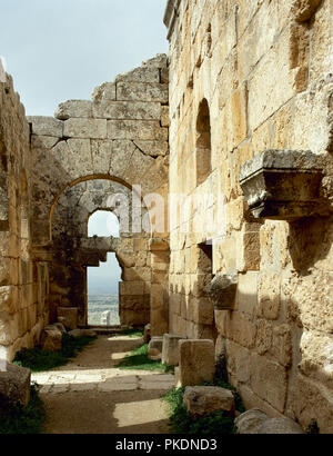 Kirche des Hl. Simeon Stylites, 475. Es war auf der Seite der Säule von St. Simeon gebaut. Architektonisches Detail der Kapelle und der Inn, in der Nähe der Hügel. Aleppo. Syrien. Historische Fotografie (vor dem syrischen Bürgerkrieg). Stockfoto