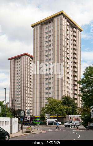 21-stöckiges Dalehead Tower Block auf der Ampthill Square Immobilien in Camden. 1966 und erneut in 1980 gebaut. Oxenholme Block hinter. Stockfoto