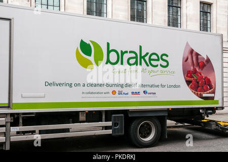 Ein Bremsen essen Lieferung Lkw in London von Shell GTL-Kraftstoff angetrieben. Stockfoto