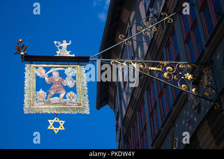 Hotel Zum Riesen (Der Riese) ist ein hotel in Miltenberg, Deutschland und ist eines der ältesten Hotels des Landes, zurückgehend bis mindestens 1411 Stockfoto