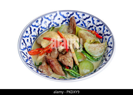 Thai beliebte Rezept, grüne Chicken Curry mit Kokosmilch mit Auberginen und gekochtes Huhn Blut. Stockfoto