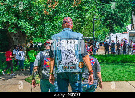 Carolina Rebellen Motorcycle Club verlassen der South Carolina State House nach Protest gegen Ausbau der Confederate Flag, 10. Juli 2015, in Columbia, S.C. Stockfoto