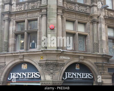 Nahaufnahme einer Fassade des Jenners, an der Ecke St David St und Rose St, Edinburgh's berühmten Kaufhaus "Harrods des Nordens". Stockfoto