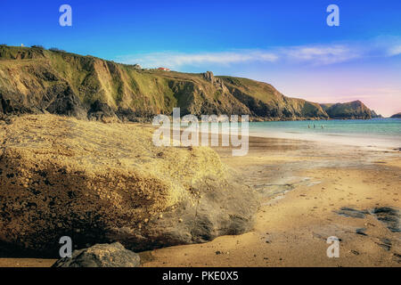 Blick auf Mullion Cove, Cornwall, Großbritannien Stockfoto