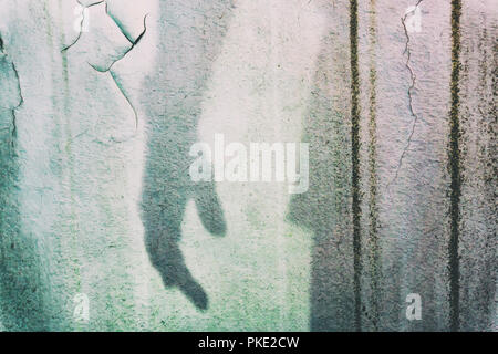 Berlin, Deutschland, September 07, 2018: Shadow Man (selfie) auf alten weißen Wand Stockfoto