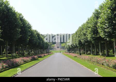 Die Nationalgarde beteiligte sich an einem Mitarbeiter Fahrt zur Aisne-Marne Offensive Schlachtfeld, Cantigny, Chateau-Thierry und Belleau Wood, St. Mihiel Salient und der Somme während des ersten Tages einer einwöchigen Veranstaltung zum Gedenken an den Ersten Weltkrieg am 25. Juli 2018. Stockfoto