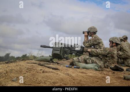 Us-Armee Soldaten aus D-Unternehmen der New Jersey National Guard, 1.BATAILLON, 114 Infanterie Regiment Feuer ein Mk19 Granatwerfer während der Ausbildung auf einer gemeinsamen Basis Mc Guire-Dix - Lakehurst, New Jersey, 26. Juli 2018. Stockfoto