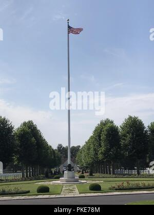 Der Fahnenmast an der Oise-Aisne Amerikanischen Friedhof in Seringes et Le Portel, Frankreich für eine Zeremonie Probe am 27. Juli 2018. Am 28. Juli die Soldaten in einem hundertjährigen Gedenken an die Schlacht von Croix Rouge Farm am Oise-Aisne Friedhof und Kranz teilnehmen - an der Croix Rouge Farm Rainbow Division Memorial. 25 Soldaten der 42th Infantry Division wurden in Frankreich ab Juli 24-29 an den Veranstaltungen zum Gedenken an die Rolle der Abteilung - zu nehmen - und die Rolle der US-Armee - im Ersten Weltkrieg (U.S. Army National Guard Stockfoto