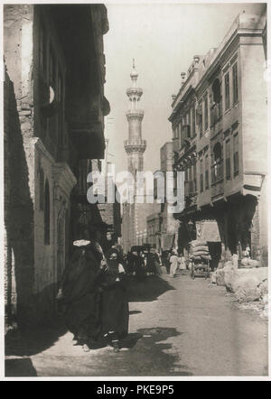 Klassische Postkartenansicht der al-Mu'izz Straße Kairo Ägypten fotografiert von dem österreichischen Fotografen Rudolf Lehnert im Jahr 1924 Stockfoto