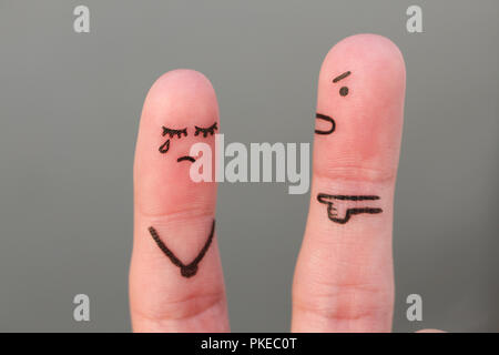 Finger Kunst der Familie während der Streit. Konzept der Mann ruft auf Frau Stockfoto