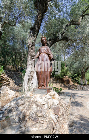Statue der Jungfrau Maria. Das Haus der Jungfrau Maria (meryemana), geglaubt, der letzte Wohnsitz von Maria, der Mutter Jesu zu sein. Ephesus, Türkei Stockfoto
