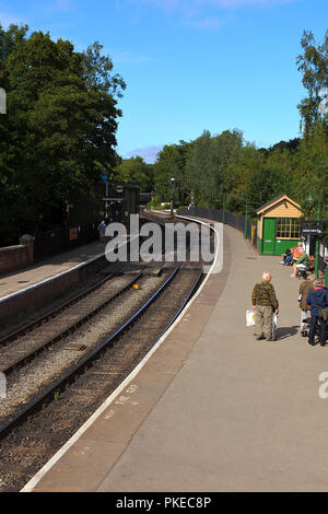 Gebogene Ansatz zu Pickering Station auf der North Yorkshire Moors Railway Stockfoto