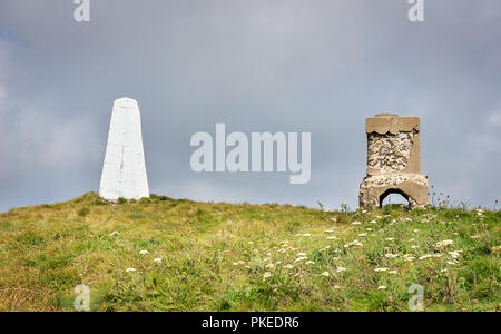 Silber (Srebrna glava) Gipfel und Grenze Steine an der Grenze zwischen Serbien und Bulgarien Stockfoto