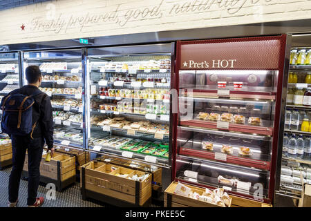 London England, Großbritannien, South Bank, Lambeth, Pret a Manger, Kaffee Sandwich Shopping Shopper Shopper shoppen Shops Markt Märkte Markt kaufen verkaufen, reta Stockfoto