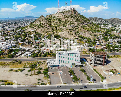 Hampton Inn & Suites by Hilton Hermosillo. Urbano, Paisaje paisaje de la Ciudad de Hermosillo, Sonora, Mexiko. Städtische Landschaft, Landschaft der Stadt von Hermo Stockfoto