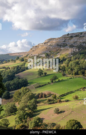 Die Kalkfelsen der Eglwyseg Escarpment über dem Tal von Llangollen, Wales, Großbritannien Stockfoto