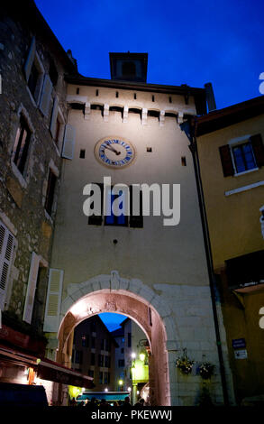 Nacht Blick auf die Porte Sainte-Claire in Dijon, der Hauptstadt des Département Haute-Savoie (Frankreich, 21/06/2010) Stockfoto