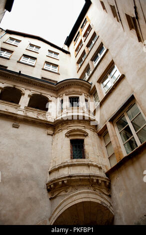 Das Hôtel de Bullioud traboule Passage in der Altstadt von Lyon (Frankreich, 07/12/2009) Stockfoto