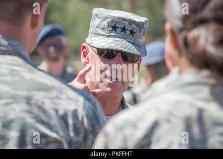 Us Air Force Academy - Generalleutnant Jay Silveria, Betriebsleiter der US Air Force Academy, besuche die Kadetten während ihrer letzten Tag in Jack's Tal am 31. Juli 2018. Stockfoto