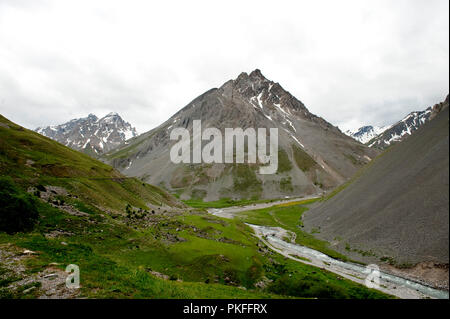 Impressionen von der Französischen Alpen vom Beginn der Col du Galibier Mountain Pass in Valloire, im Département Savoie (Frankreich, 14.06.2010) Stockfoto