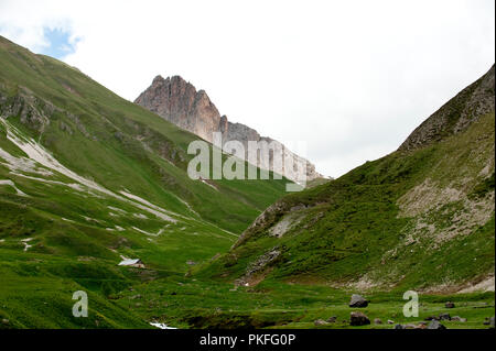 Impressionen von der Französischen Alpen vom Beginn der Col du Galibier Mountain Pass in Valloire, im Département Savoie (Frankreich, 14.06.2010) Stockfoto