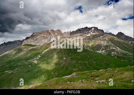 Impressionen von der Französischen Alpen vom Beginn der Col du Galibier Mountain Pass in Valloire, im Département Savoie (Frankreich, 14.06.2010) Stockfoto