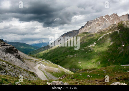 Impressionen von der Französischen Alpen vom Beginn der Col du Galibier Mountain Pass in Valloire, im Département Savoie (Frankreich, 14.06.2010) Stockfoto