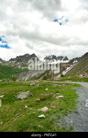 Impressionen von der Französischen Alpen vom Beginn der Col du Galibier Mountain Pass in Valloire, im Département Savoie (Frankreich, 14.06.2010) Stockfoto