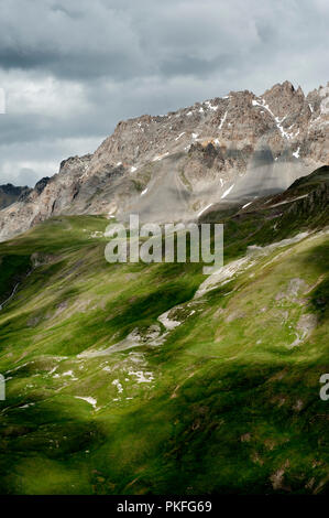 Impressionen von der Französischen Alpen vom Beginn der Col du Galibier Mountain Pass in Valloire, im Département Savoie (Frankreich, 14.06.2010) Stockfoto