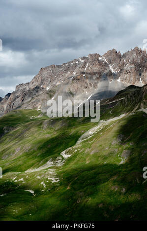 Impressionen von der Französischen Alpen vom Beginn der Col du Galibier Mountain Pass in Valloire, im Département Savoie (Frankreich, 14.06.2010) Stockfoto