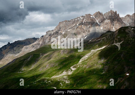 Impressionen von der Französischen Alpen vom Beginn der Col du Galibier Mountain Pass in Valloire, im Département Savoie (Frankreich, 14.06.2010) Stockfoto